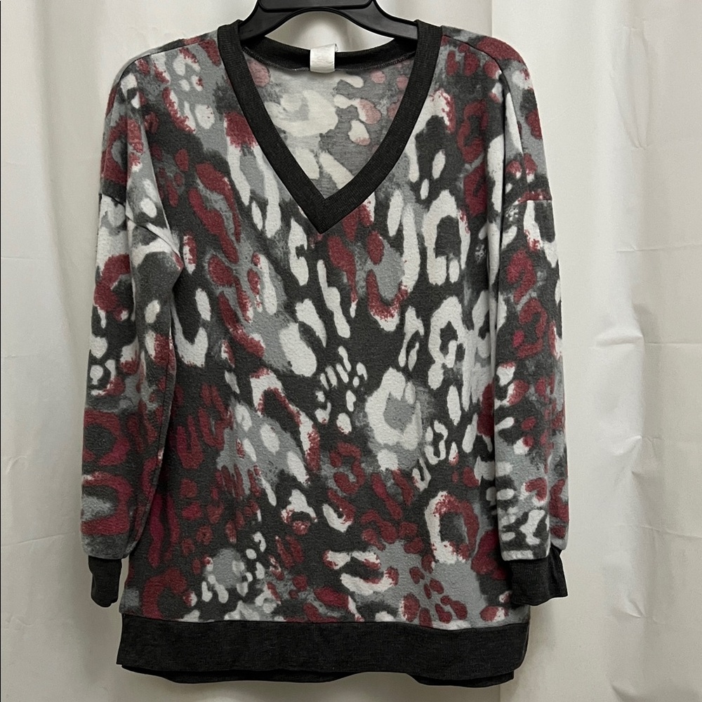 V-Neck Long Sleeve Animal Print Sweater - Gray & Burgundy